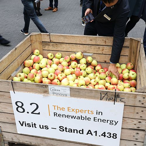 WindEnergy Hamburg 2024 - apples at the entrance