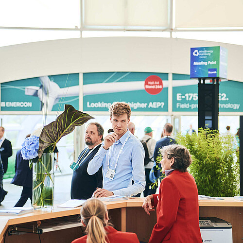 WindEnergy Hamburg | Customers at service counter WindEnergy Hamburg | Customers at service counter