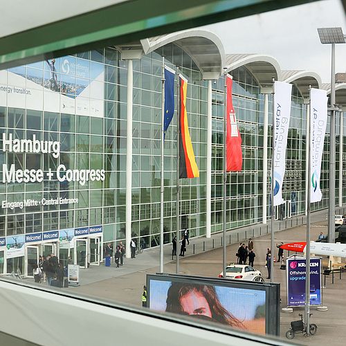 WindEnergy Hamburg 2024 - View from the Skywalk to the central entrance