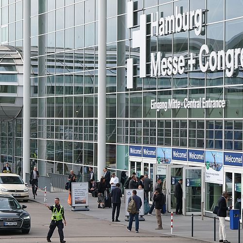 WindEnergy Hamburg 2024 / Central Entrance with visitors and taxis