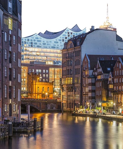 [Translate to EN:] Hamburg Speicherstadt und Elbphilharmonie