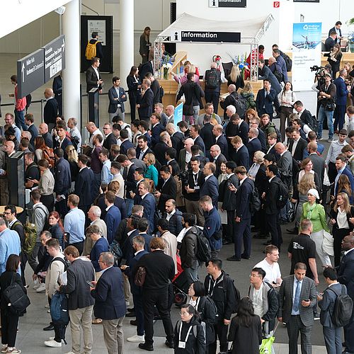 WindEnergy Hamburg 2024 / Cash desks Central Entrance with visitors